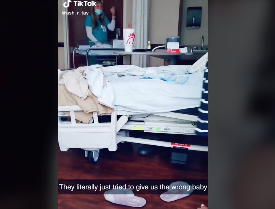 <p>Una usuaria de TikTok afirma que las enfermeras le quisieron dar el bebé equivocado en el hospital</p>