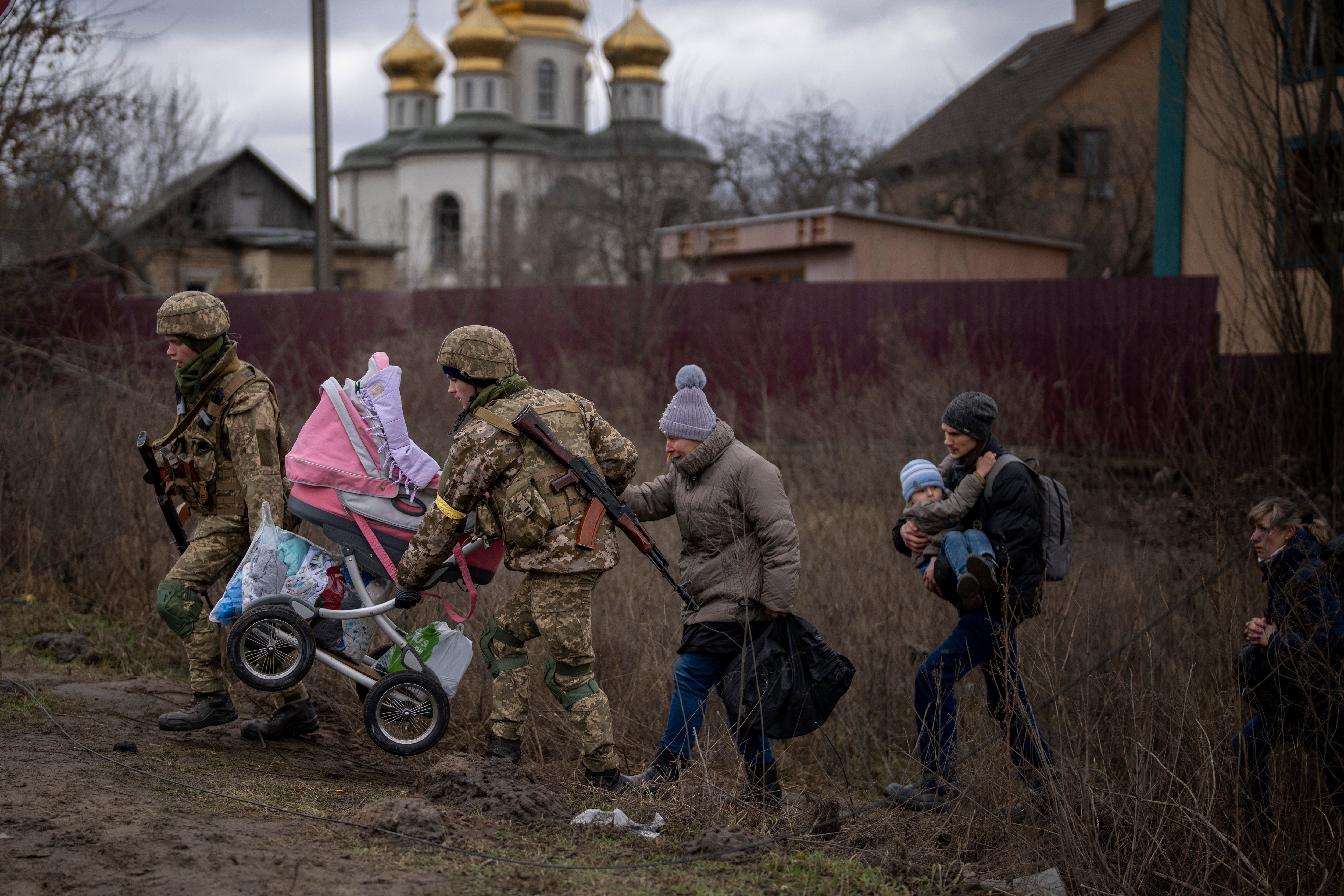 Спасенные украинцы. Русские солдаты на Украине.