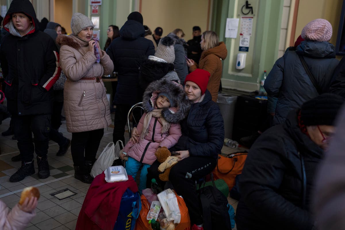 Warsaw overwhelmed as it becomes key refugee destination Warsaw overwhelmed as it becomes key refugee destination