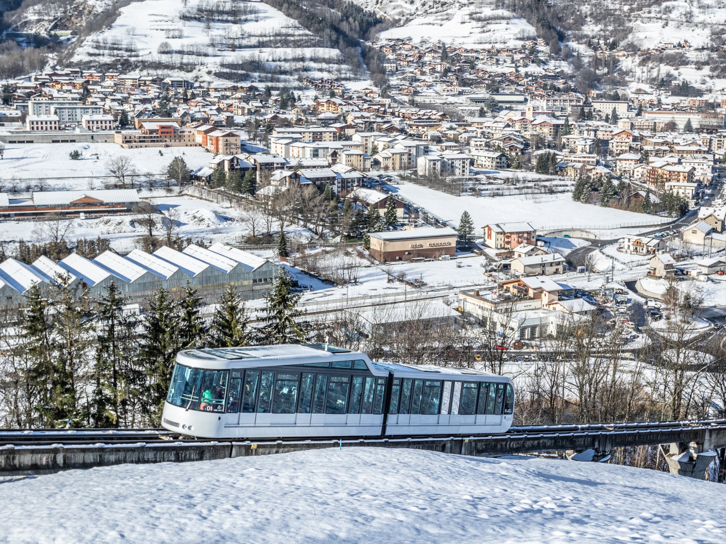 Les Arcs is accessible, car-free, via the funiculaire from Bourg