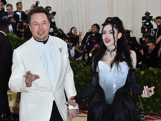 <p>Elon Musk and Grimes arrive for the 2018 Met Gala</p>