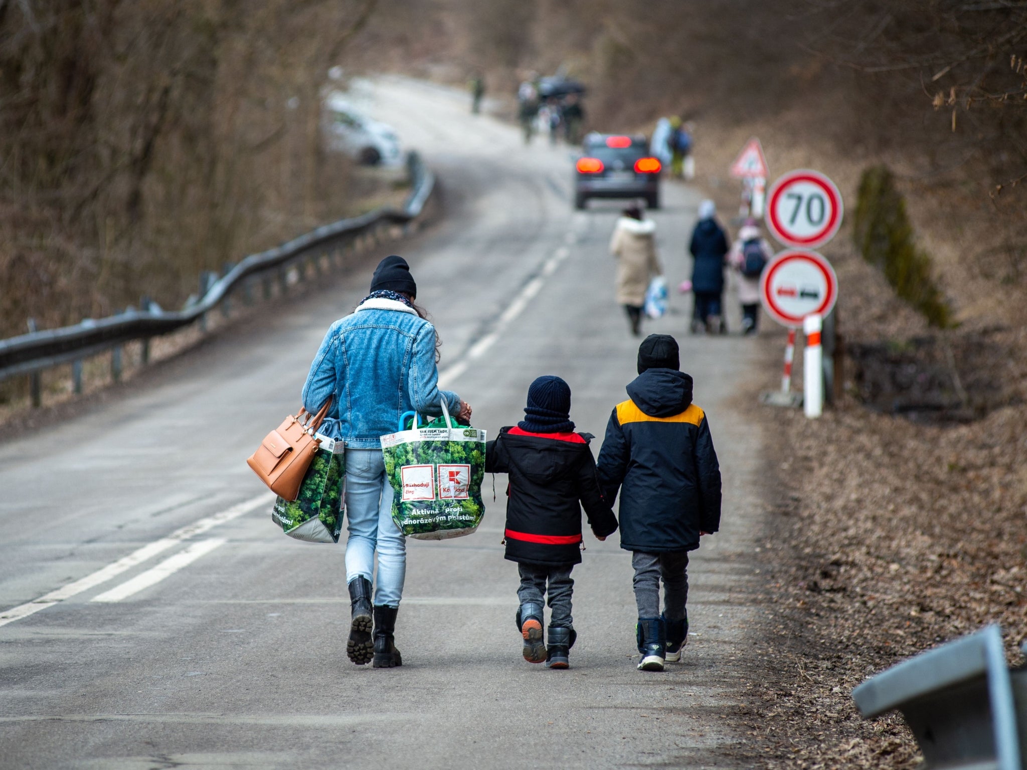 A woman with two children after crossing the Slovak-Ukrainian border in Ubla, eastern Slovakia on 25 February, 2022