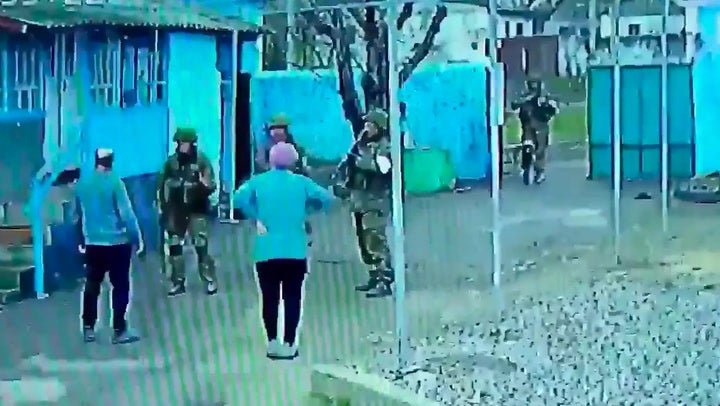 Elderly couple confront Russian troops attempting to invade their home ...