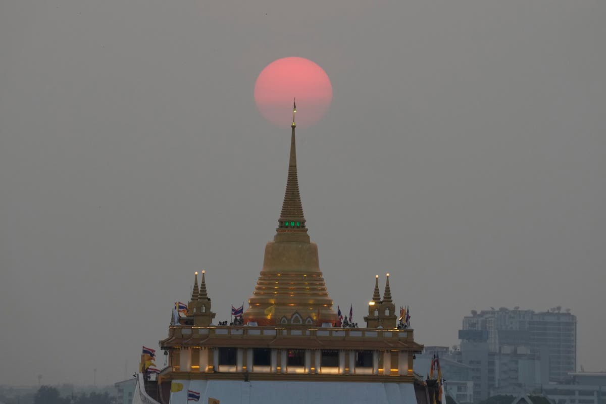 Cashless and flightless, Russian tourists stuck in Thailand