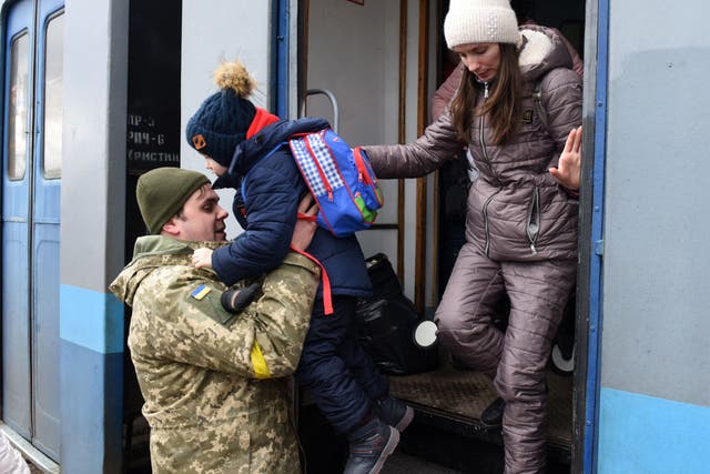 <p>Ucrania acusó a Rusia de matar a seis mujeres y a un niño, luego de dispararle a un convoy de evacuación en la región de Kyiv </p>