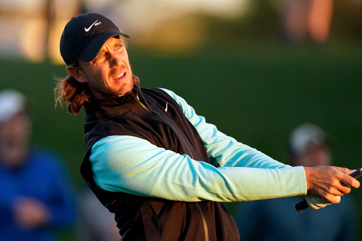 Tommy Fleetwood battles opponents and fierce winds at Players Championship Tommy Fleetwood battles opponents and fierce winds at Players Championship