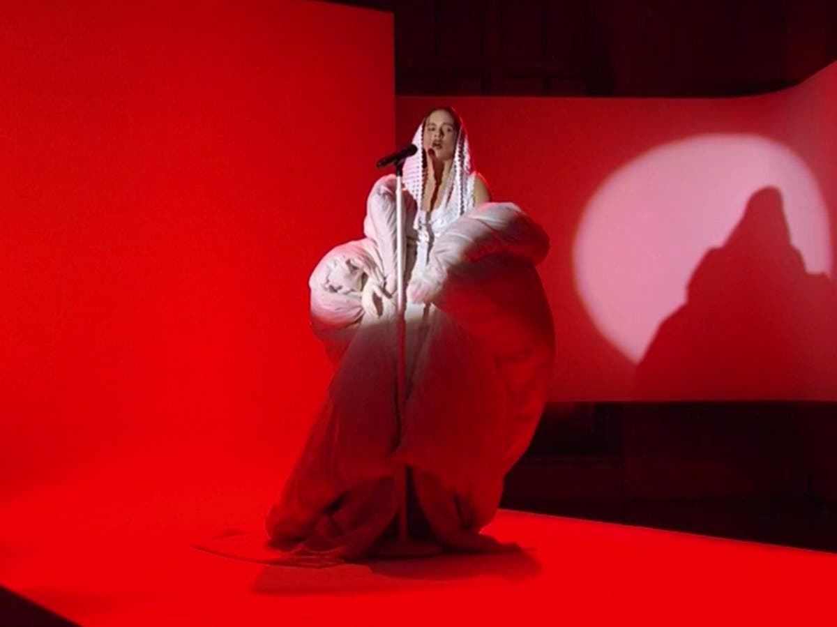 Rosalía receives mixed reactions for SNL solo debut: ‘Probably the worst performance I’ve ever seen’ Rosalía receives mixed reactions for SNL solo debut: ‘Probably the worst performance I’ve ever seen’