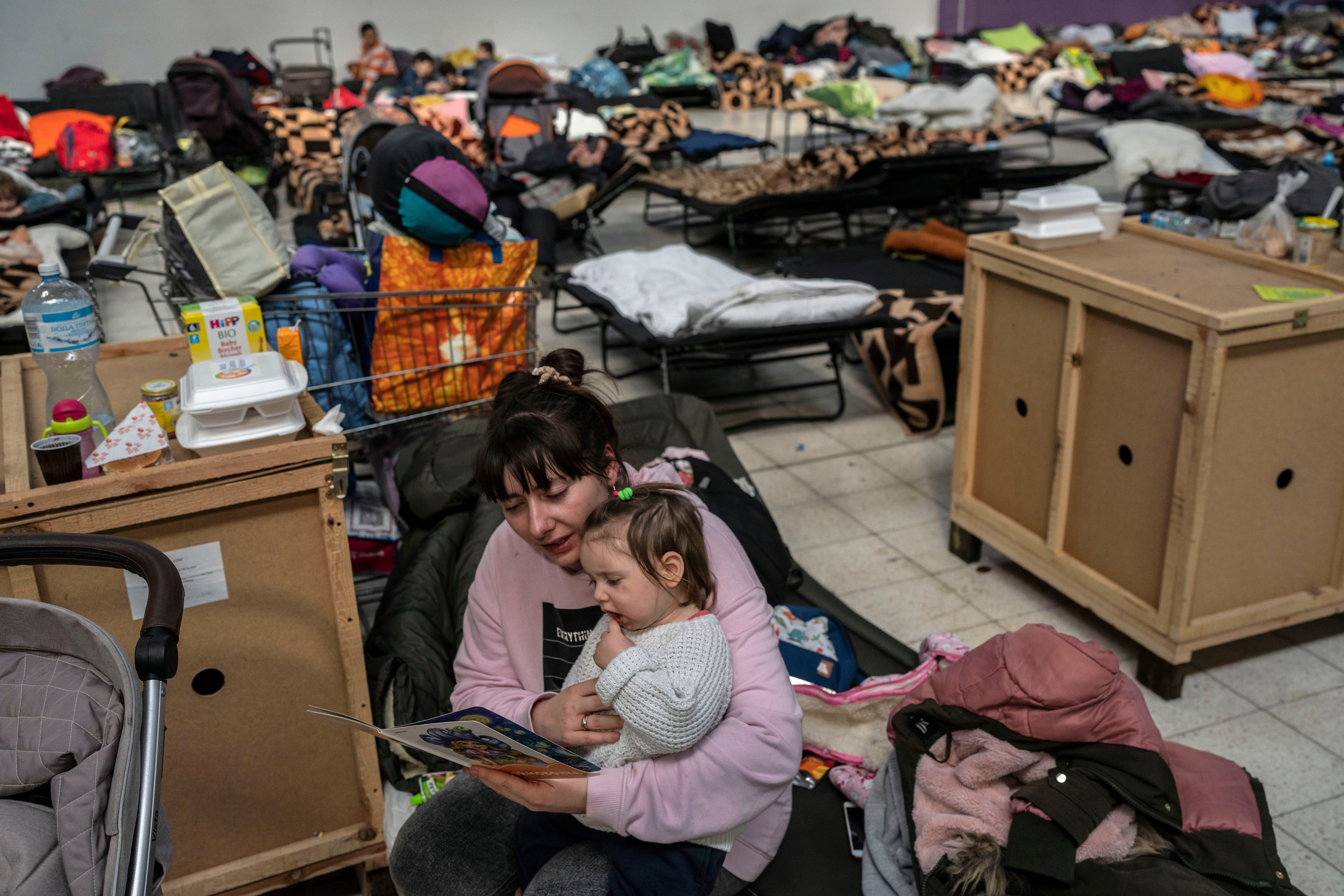 Украинцы статус беженца. Украинцы беженцы. Беженцы из США. Беженцы из Украины Ассошиэйтед пресс.