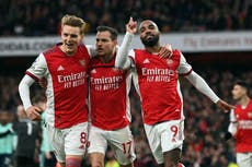 Surging Arsenal reclaim fourth as Alexandre Lacazette penalty sees off Leicester