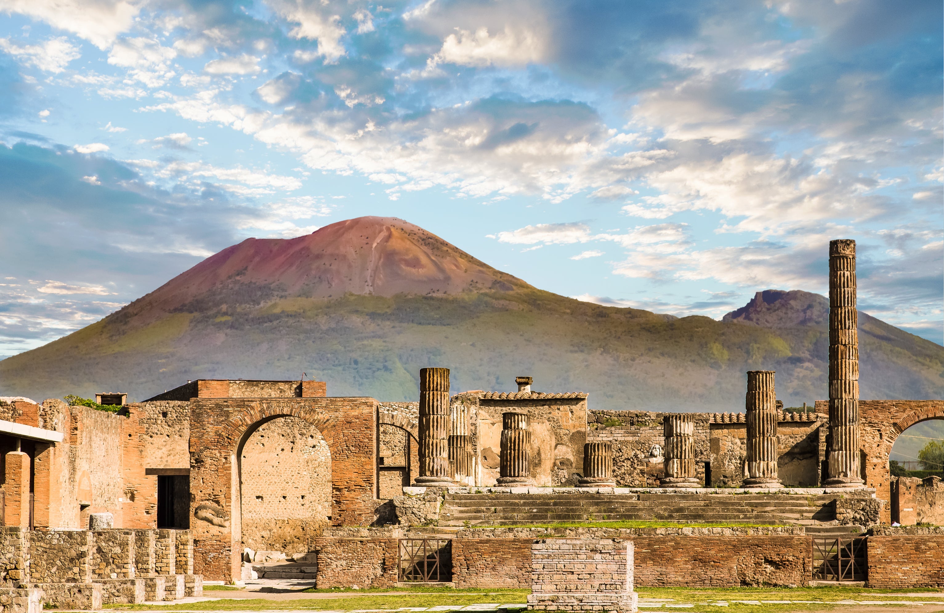 Mount Vesuvius overlooks the Pompeii site
