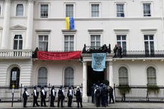 Met criticised after nine vans and riot police sent to deal with five squatters in oligarch’s mansion