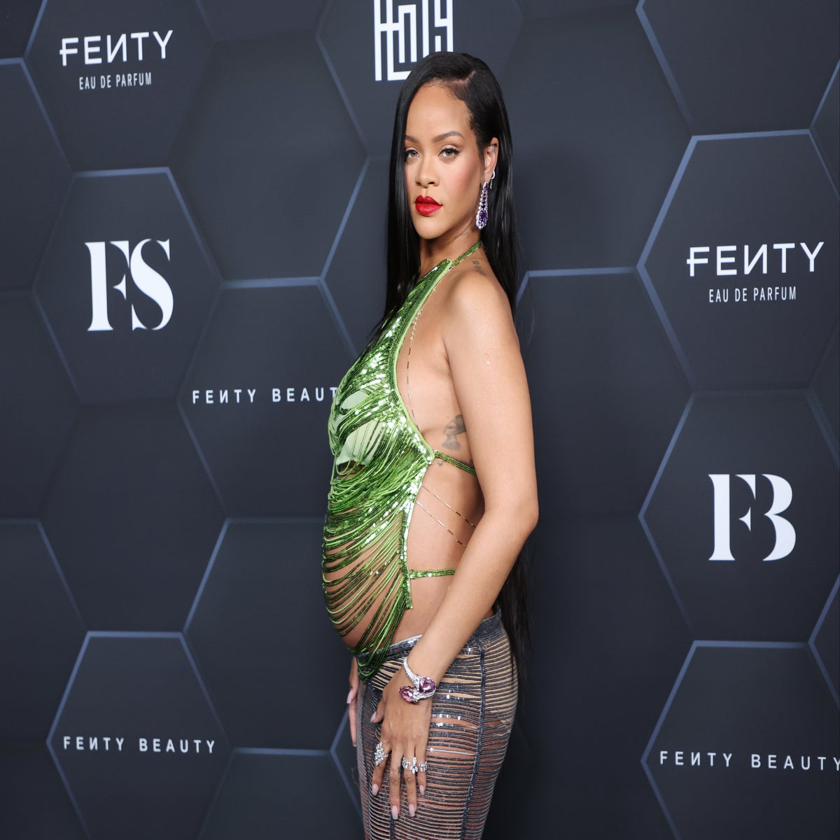 Pregnant Rihanna Has Her Outfit Formula Down Pat - FASHION Magazine