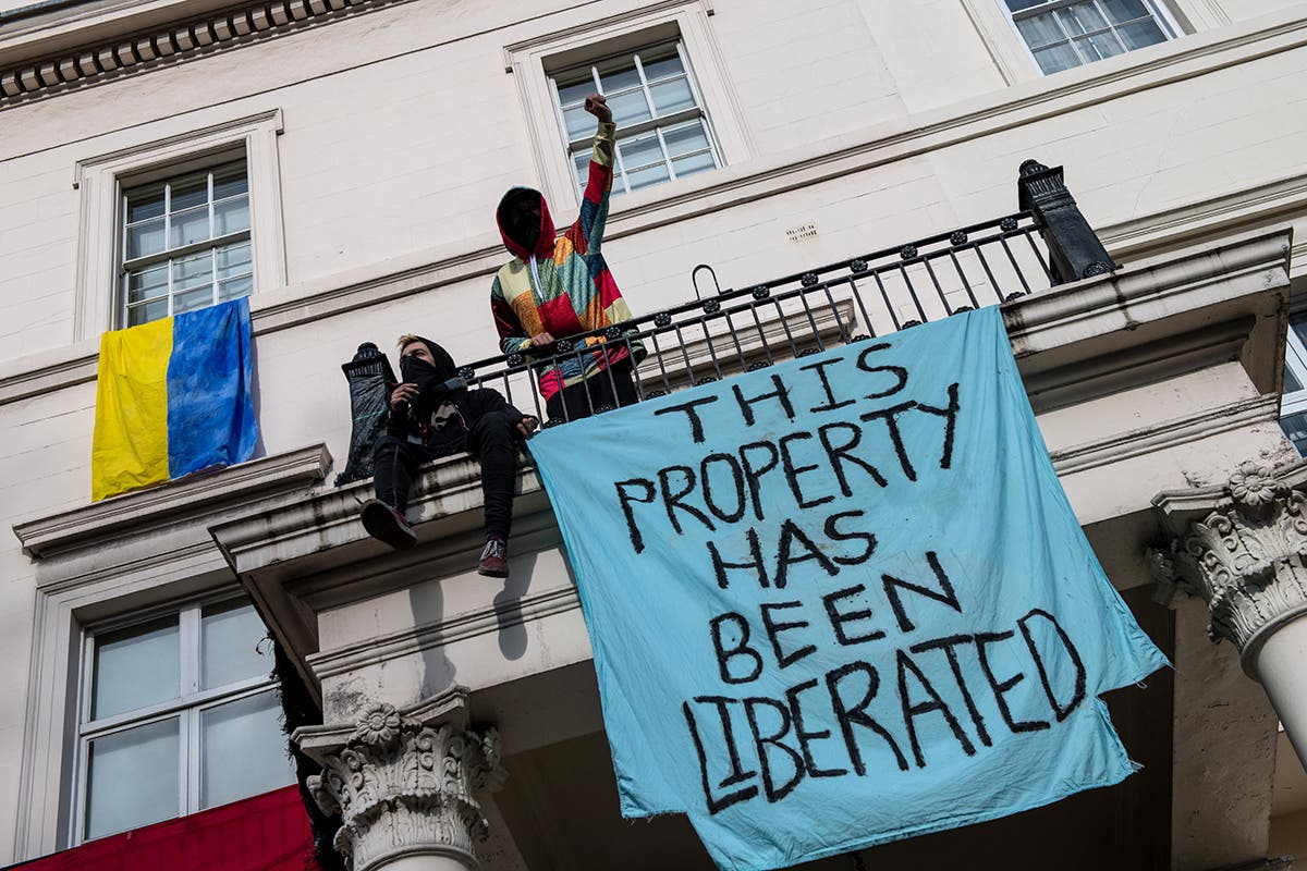 Huge police response as squatters occupy Belgravia mansion owned by oligarch Oleg Deripaska Huge police response as squatters occupy Belgravia mansion owned by oligarch Oleg Deripaska