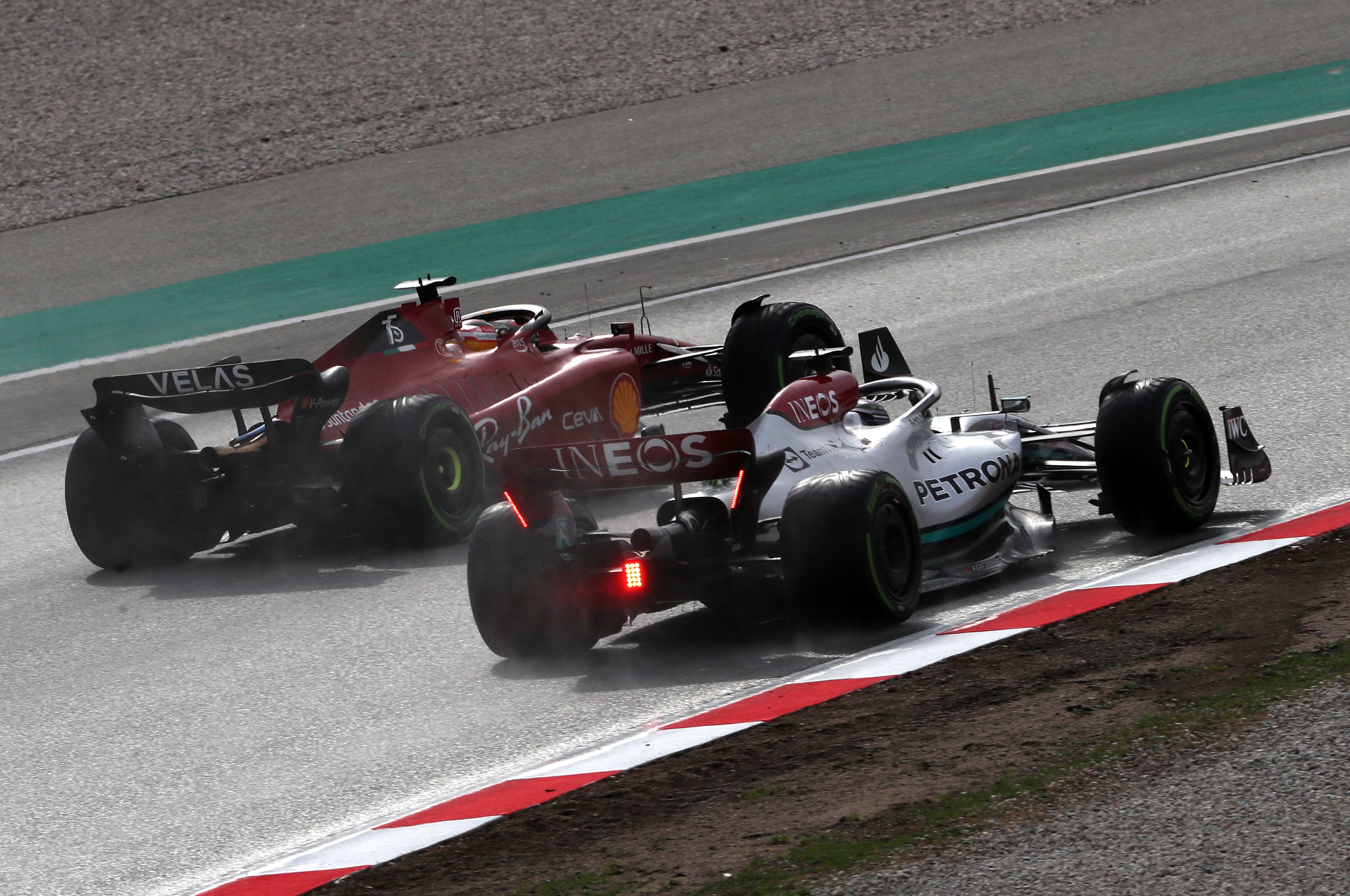 Carlos Sainz, left, and Lewis Hamilton jostle for position in testing (Bradley Collyer/PA)