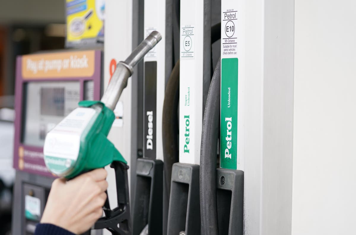 Average cost of filling family petrol car exceeds &pound;90