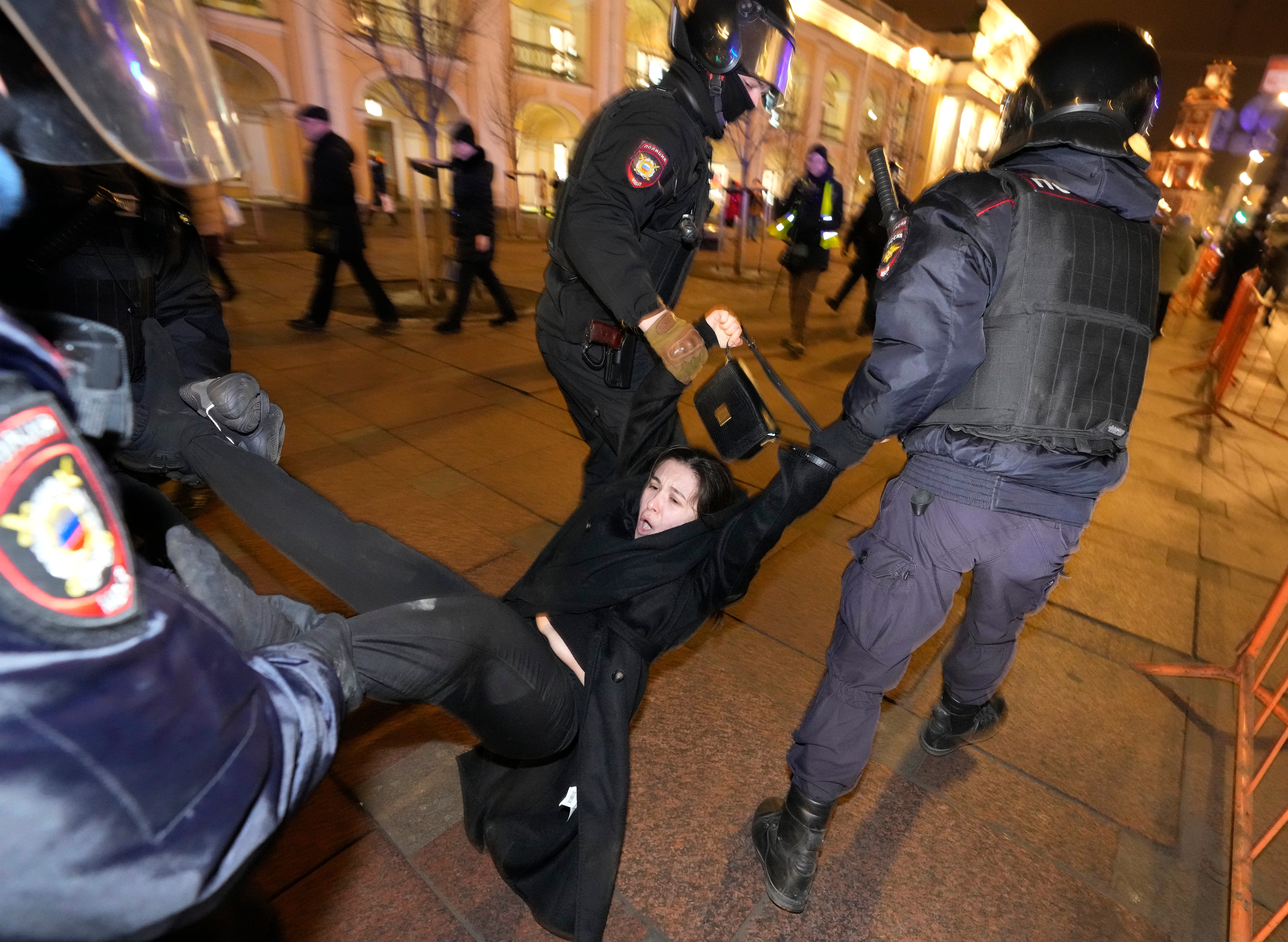 22.03 2024 украина россия. Полиция Украины. Задержание протестующих в Киеве. Протесты в Москве.