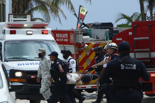 <p>Members of the Mexican Army and emergency and rescue personnel transfer an injured person near a restaurant where there was an explosion in the kitchen area of a Kool Beach beach club in Playa del Carmen</p>
