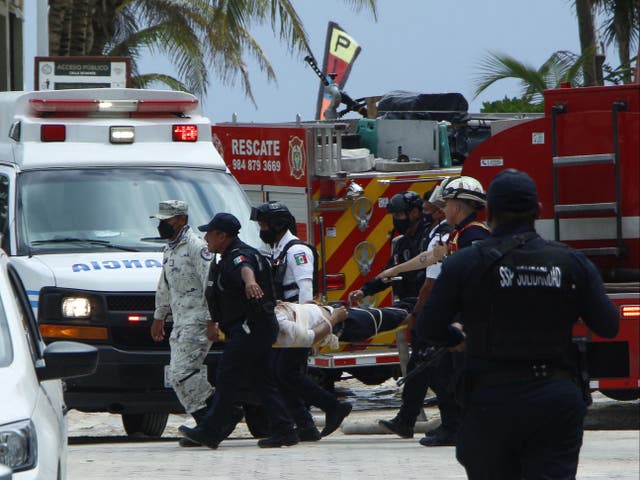 <p>Members of the Mexican Army and emergency and rescue personnel transfer an injured person near a restaurant where there was an explosion in the kitchen area of a Kool Beach beach club in Playa del Carmen</p>