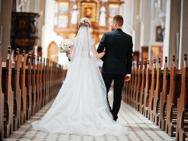 Pareja adelanta su boda después de que a ambos les diagnosticaron cáncer en ocho días