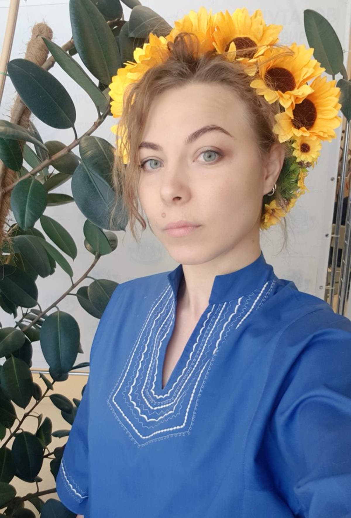 Russian city councillor ‘sparks outrage by wearing Ukrainian colours to meeting’