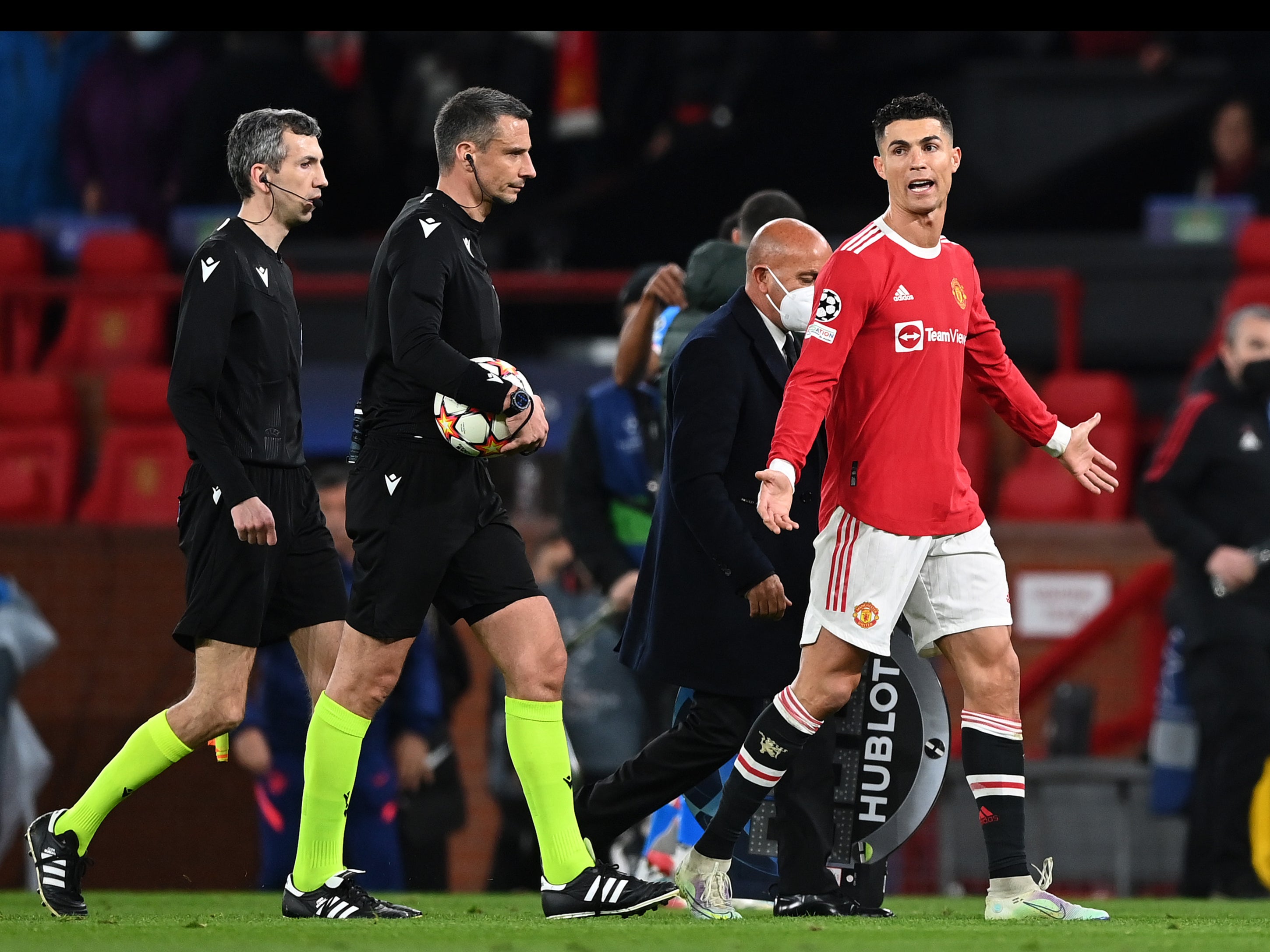 United were unhappy with Atletico’s time-wasting and referee Slavko Vincic’s performance