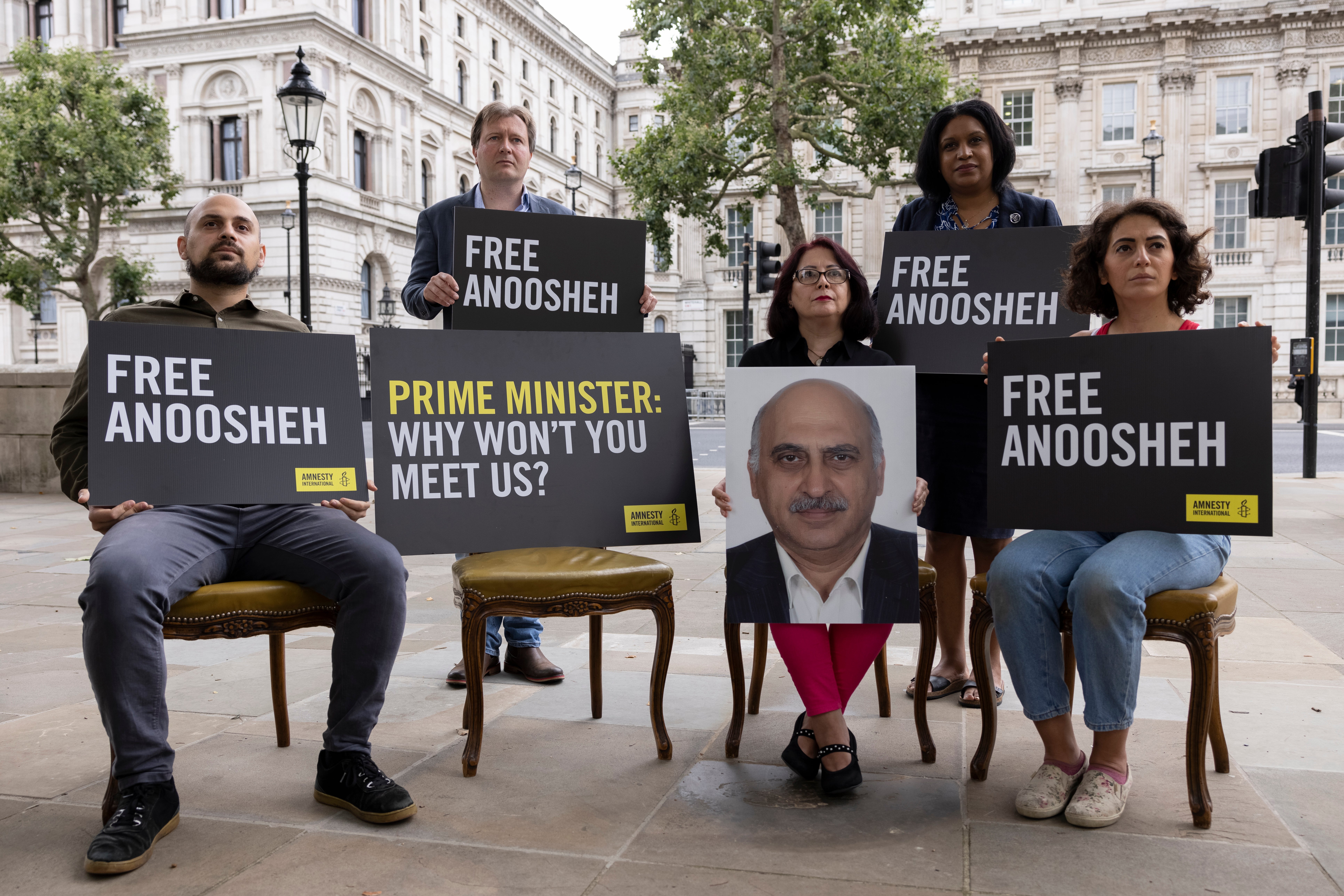 The family of Anoosheh Ashoori, a british man currently jailed in Iran, staged an an empty chair protest opposite Downing Street to 'highlight the need for Boris Johnson to meet them to discuss his plight.' They were joined by Richard Ratcliffe, the husband of Nazanin Zaghari-Ratcliffe and MP for Lewisham East Janet Daby.