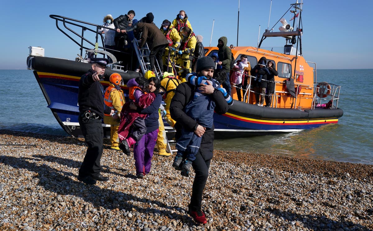 More than 900 people intercepted attempting to cross Channel in single day