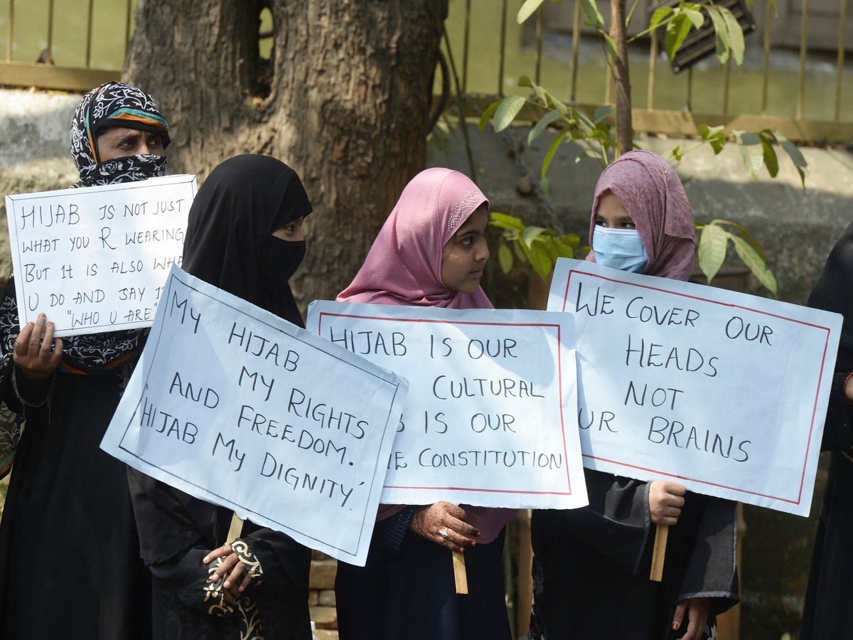 1200px x 900px - Muslim girls in headscarves turned away by Indian college a day after court  ban on hijab | The Independent