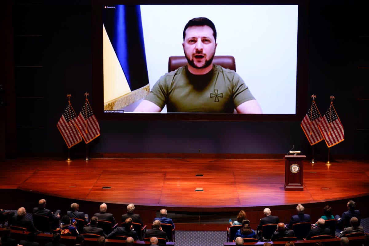 ジェレンスキーの演説今日：バイデンはウクライナの指導者の議会の演説の後、プーチンを「戦犯」と呼んだ。