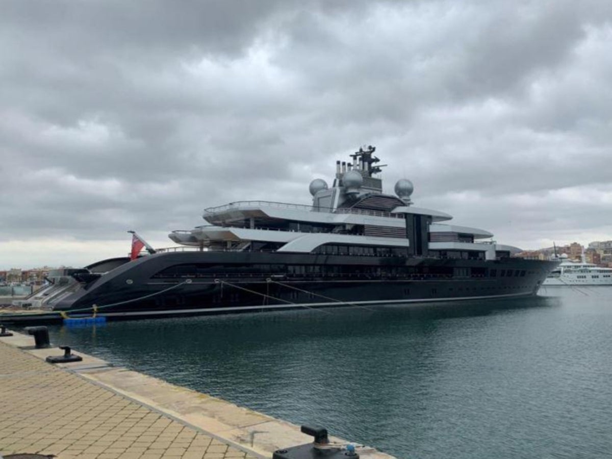 Mega yacht 'owned by oligarch and Putin ally Igor Sechin ...