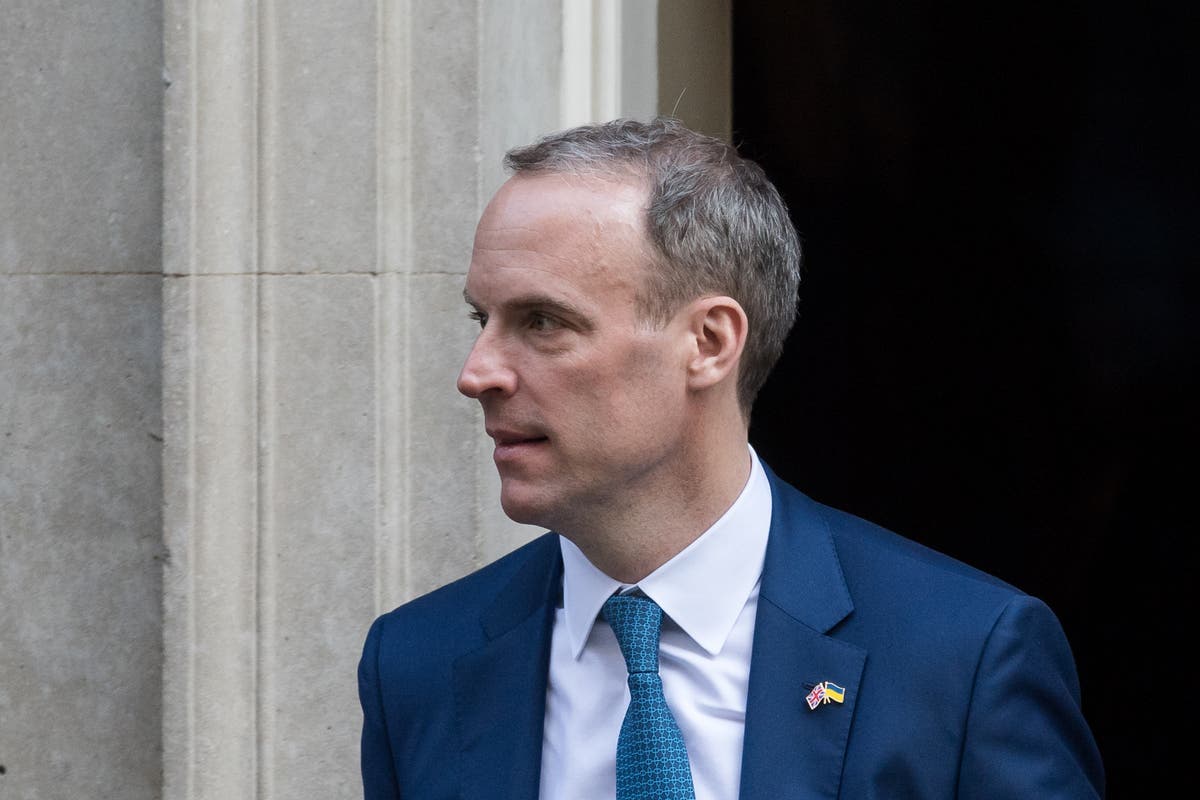 Crackdown to stop Russian oligarchs using UK courts to &lsquo;muzzle&rsquo; critics pledged by Dominic Raab 