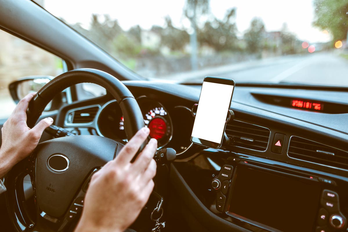 Car drive and listen. Драйв. Знание автомобилей. In Drive приложение для водителей. Driving car Bluetooth Phone.