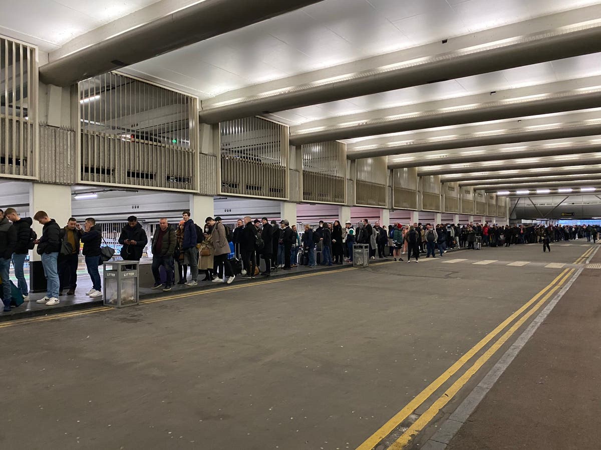 Four-hour long queues at Manchester Airport lead to passengers missing flights