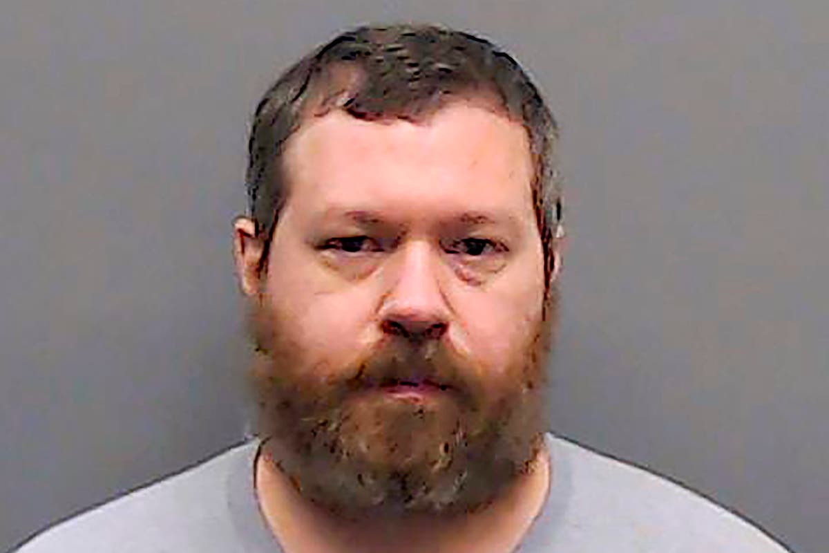 Texas man accused of fatally shooting 2 dentists at clinic Texas man accused of fatally shooting 2 dentists at clinic