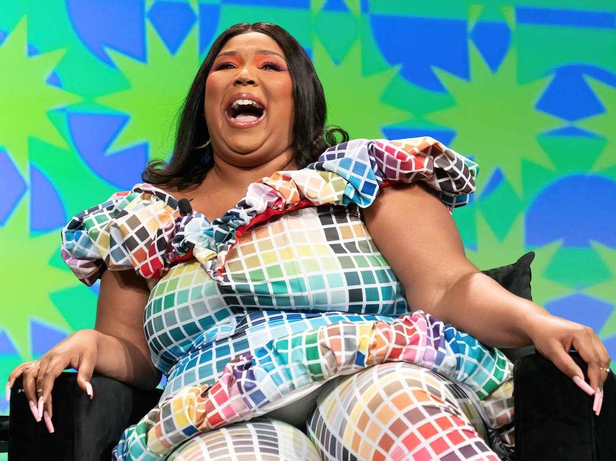 Lizzo laughs off claims her dress &lsquo;looked like the Home Depot colour sample&rsquo; at SXSW