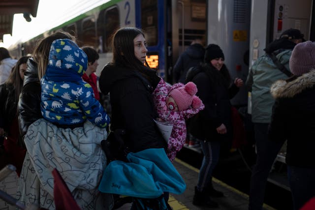 <p>People who fled the war in Ukraine wait at the train station in Przemysl, southeastern Poland, 17 March 2022</p>