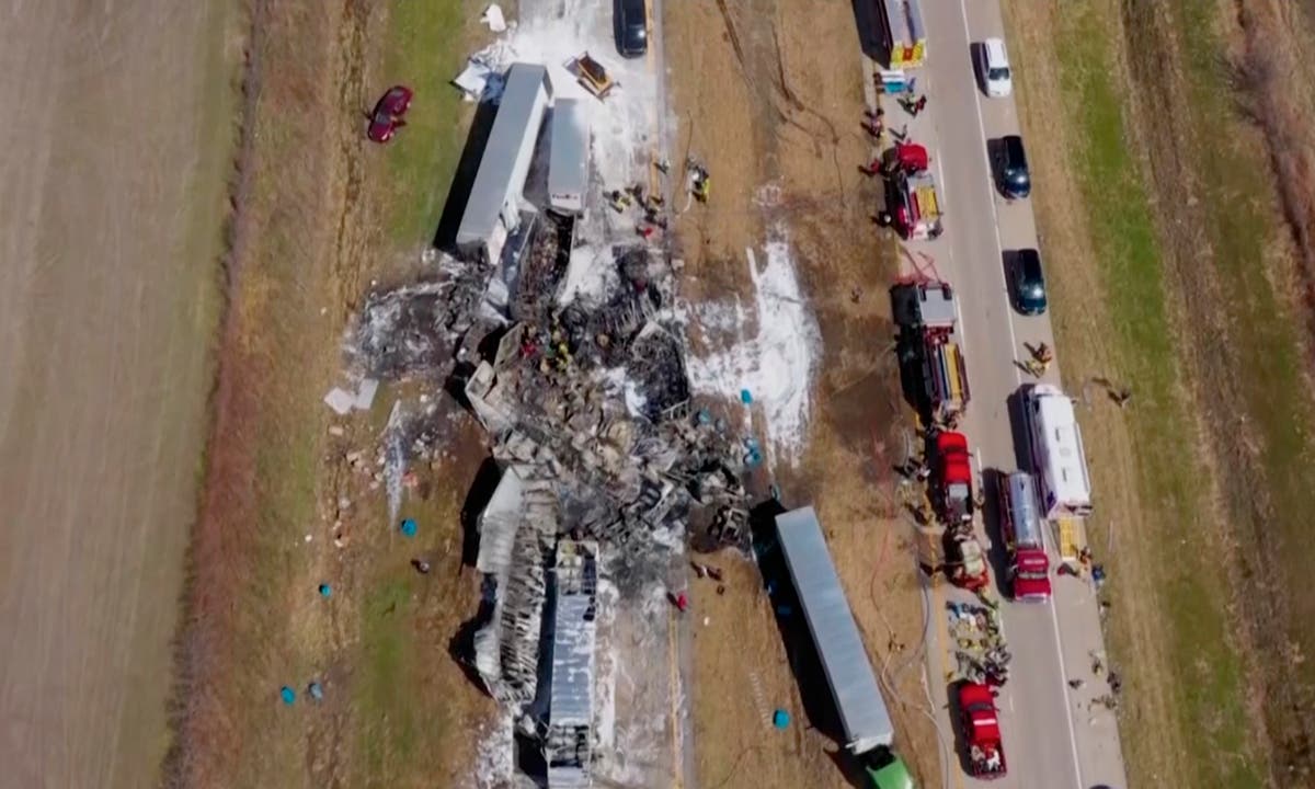 6th person dies from pileups on foggy Missouri interstate 6th person dies from pileups on foggy Missouri interstate