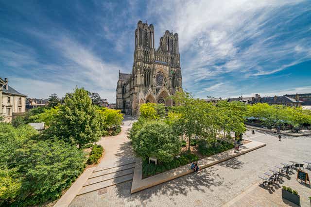 <p>Reims’ handsome cathedral</p>
