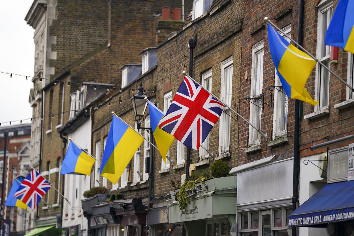 Do not travel to UK before sponsorship application decision, Ukrainians told