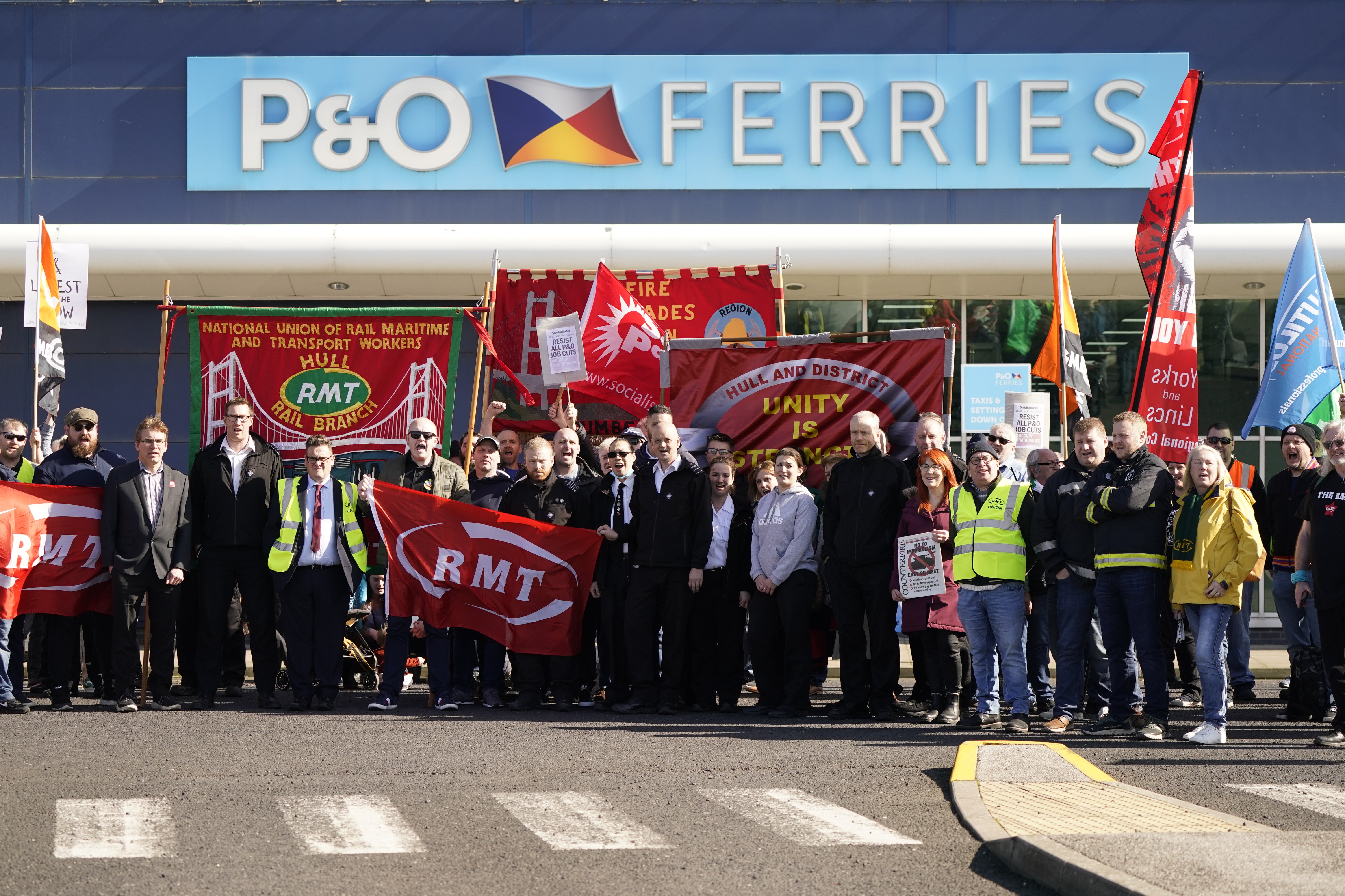 Protesters stand outside the P&O building at the Port of Hull (Danny Lawson/PA)