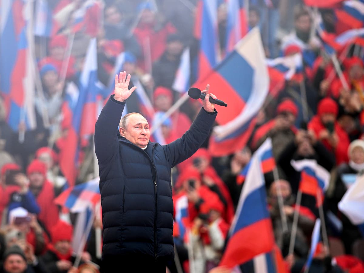 Ukraine news – live: Putin appears at huge Moscow rally as gun-battle reaches Mariupol’s centre Ukraine news – live: Putin appears at huge Moscow rally as gun-battle reaches Mariupol’s centre