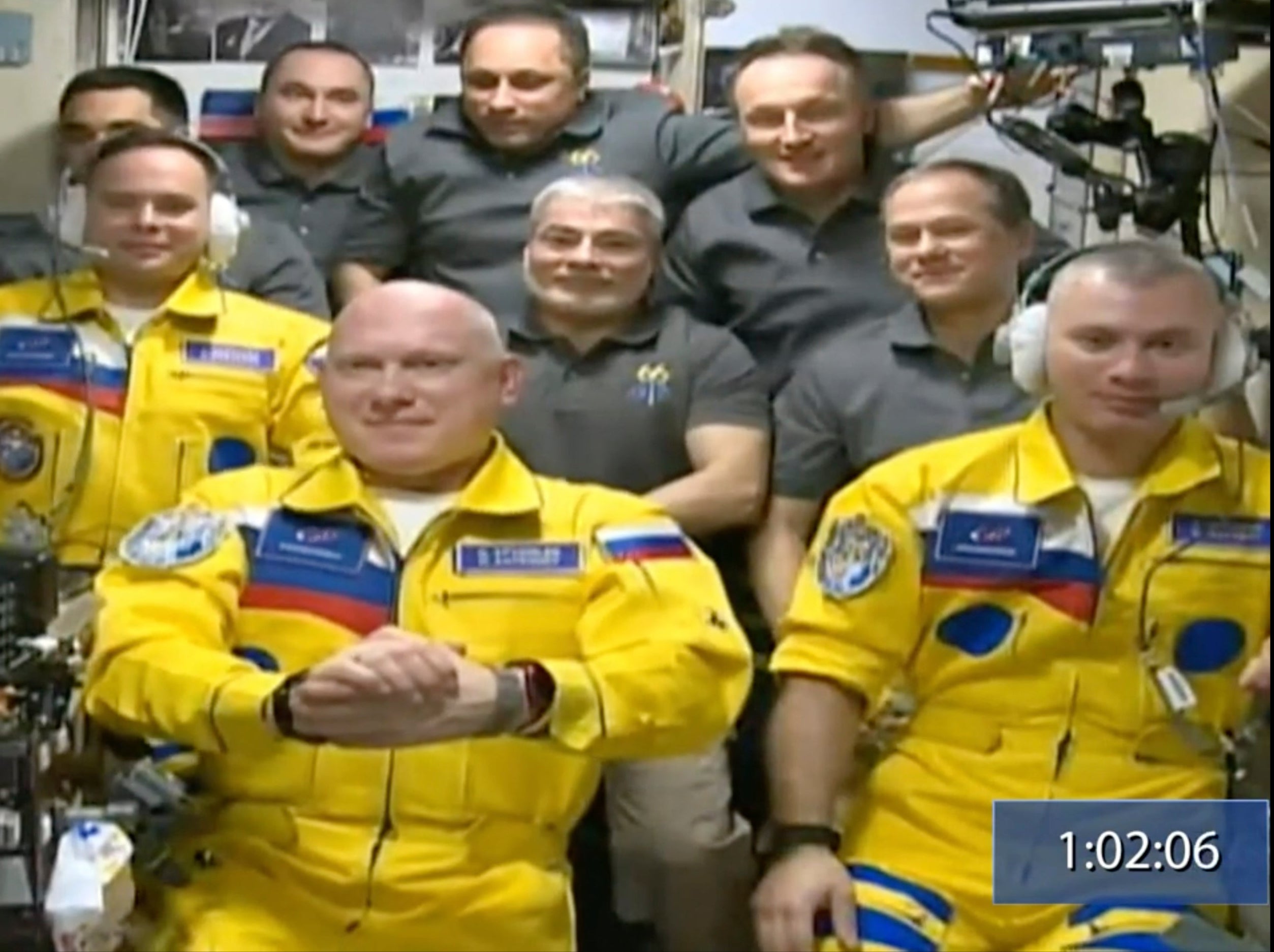 Russian cosmonauts wear Ukrainian colours on the ISS