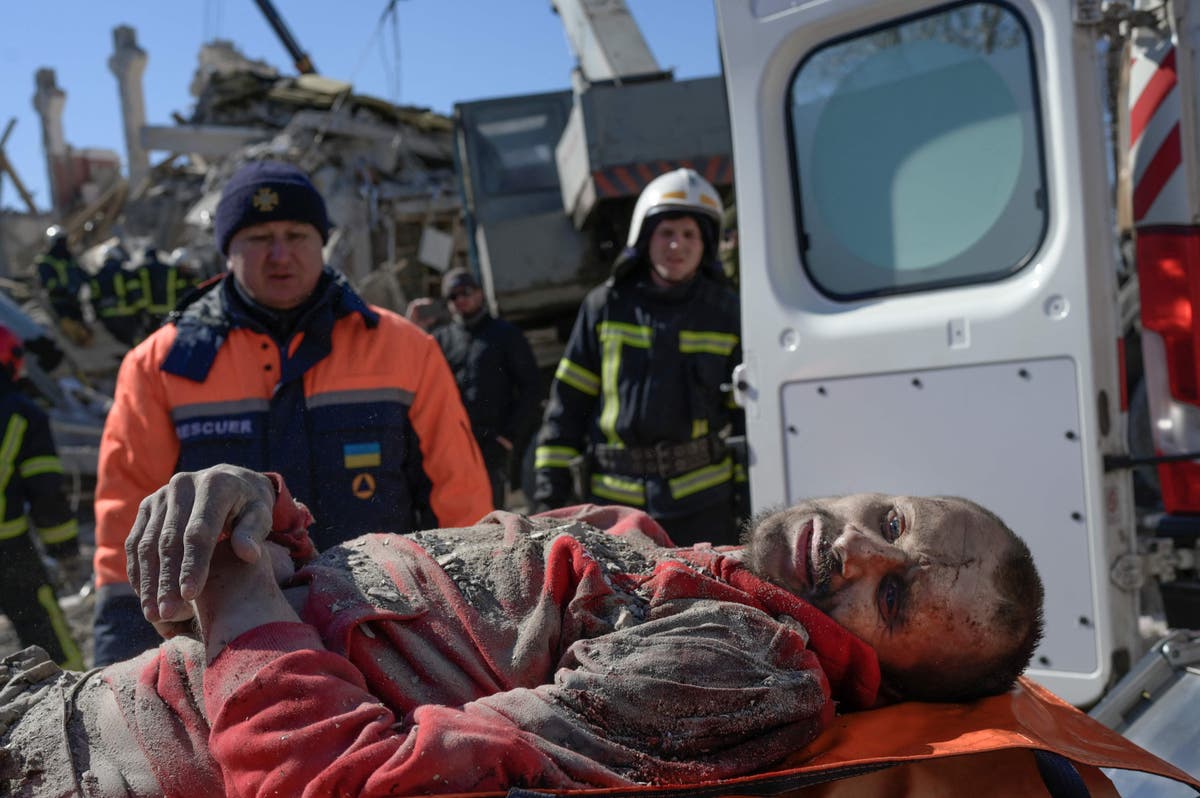 Ukraine news &ndash; live: Dozens feared dead in Russian attack on barracks, as Putin &lsquo;panicked&rsquo; by revolution fear 