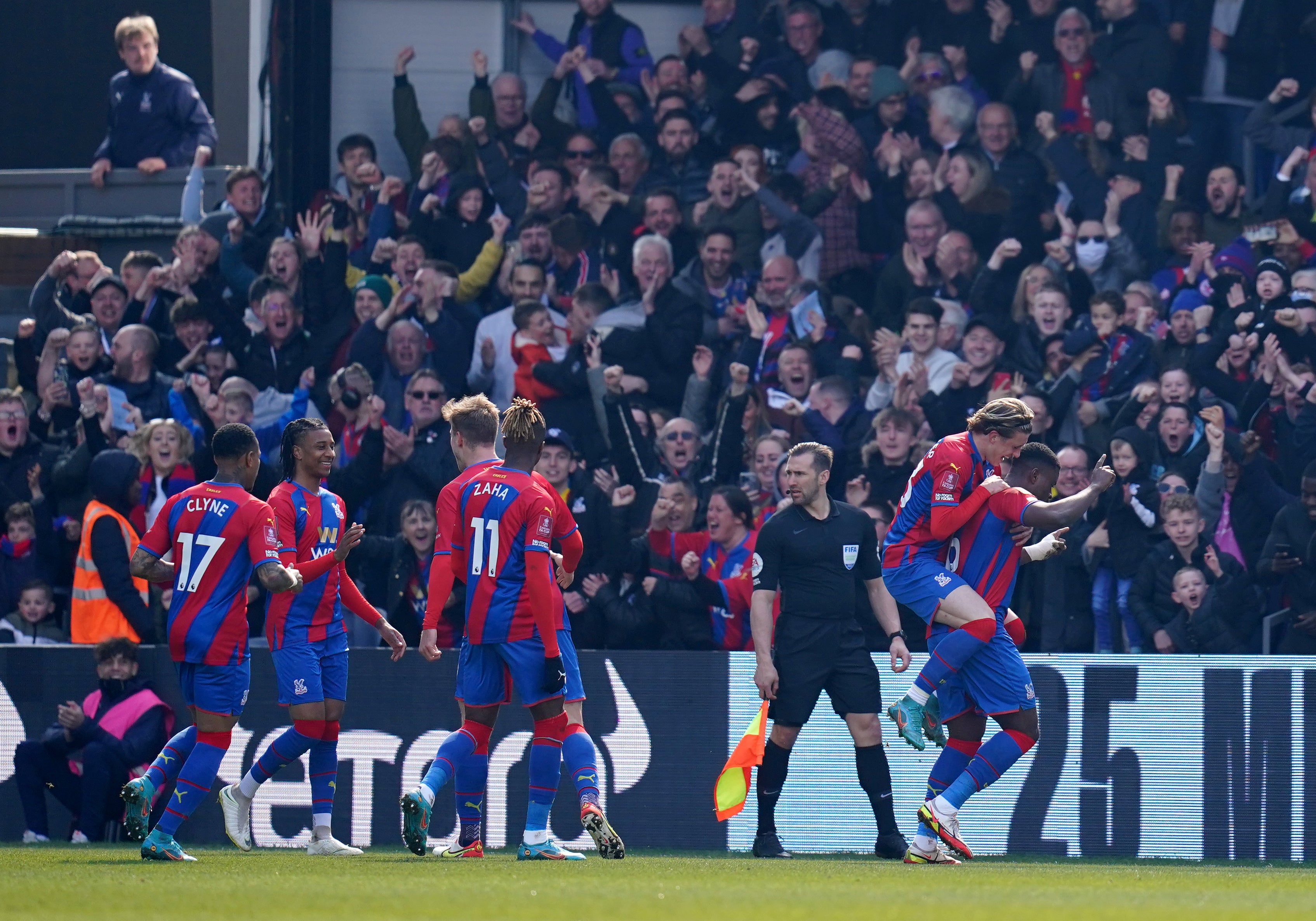 Crystal Palace Book Fa Cup Semi Final Slot With Big Win Over Everton The Independent