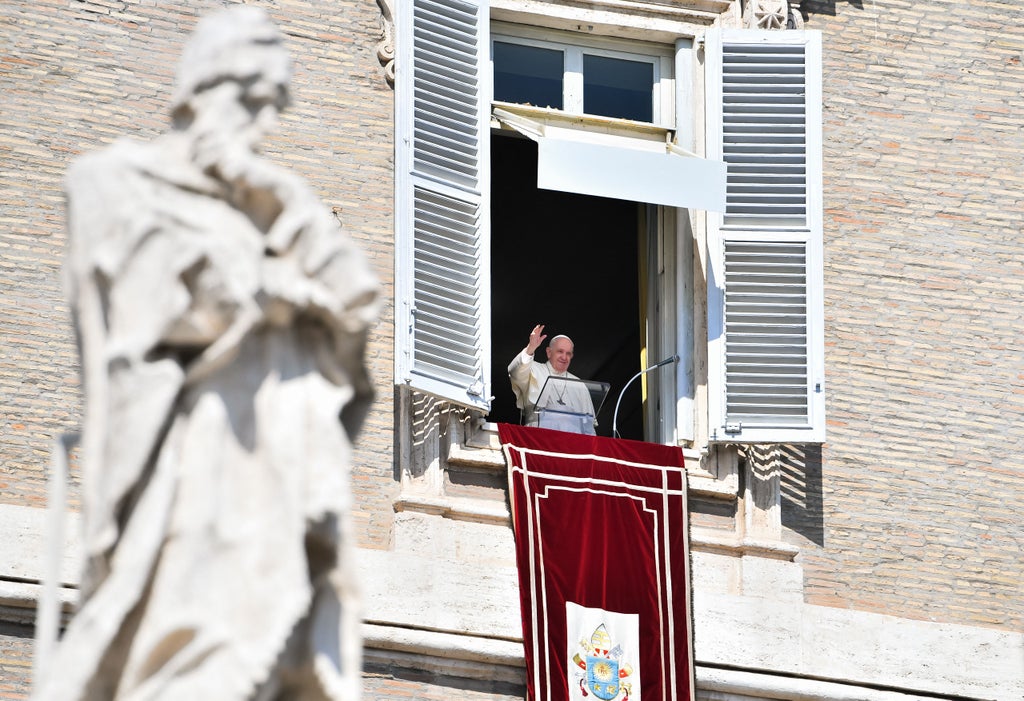 Papa Francis, liderlere Ukrayna'daki 'anlamsız katliamı' sona erdirme çağrısında bulundu