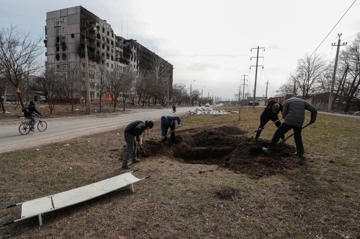 Mariupol residents are burying the dead in makeshift graves by the roadside