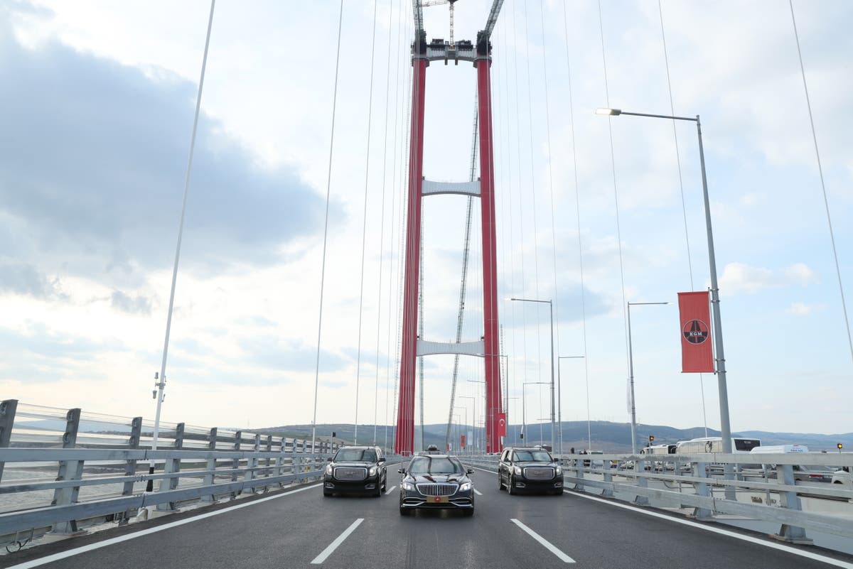 Record-breaking bridge opens between Europe and Asia
