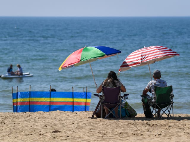 <p>People should should ‘take a spare jumper’ if heading to the beach, a Met Office meteorologist has said</p>