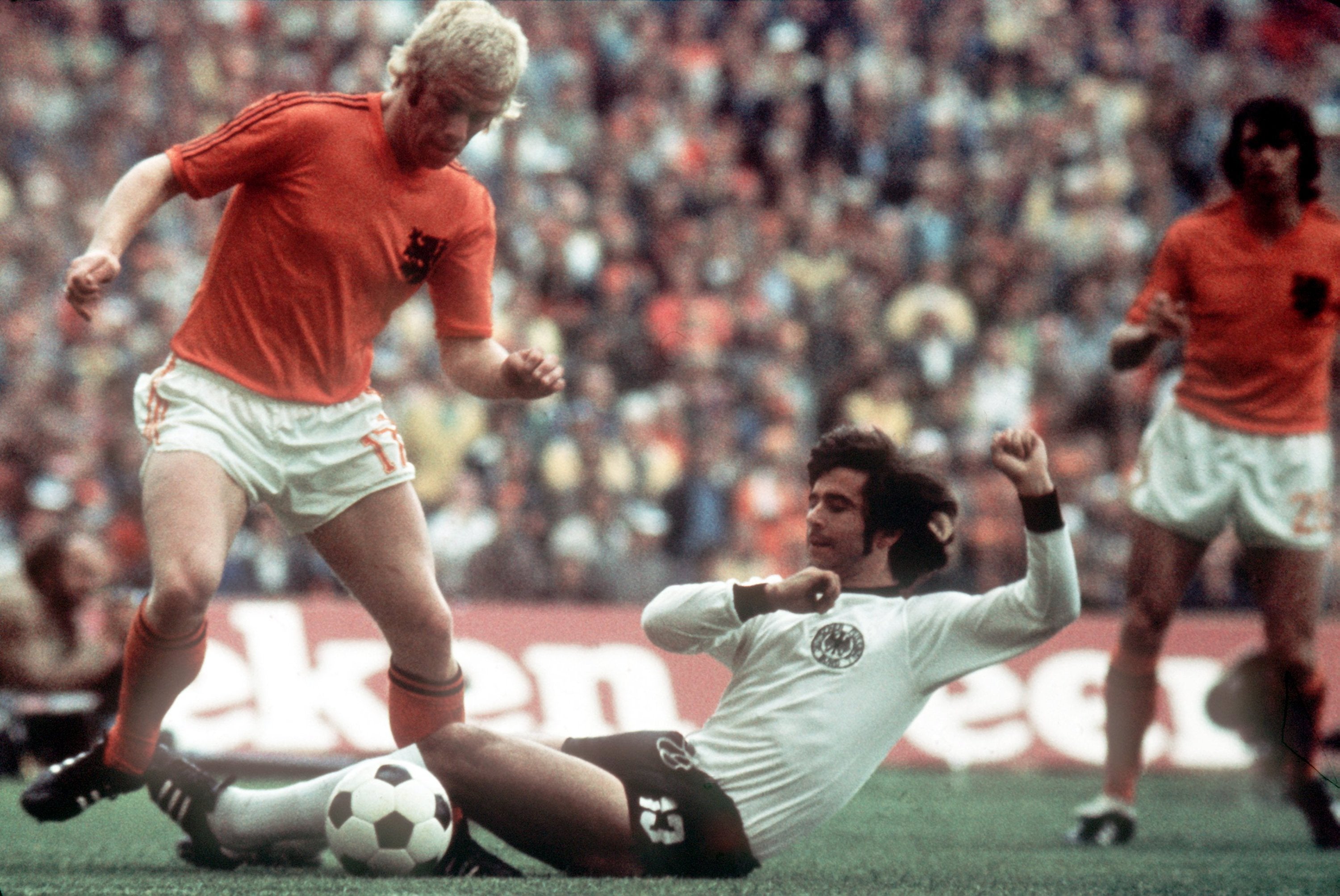 Wim Rijsbergen (left) playing in the 1974 World Cup final