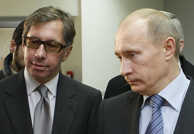 <p>Vladimir Putin with Petr Aven in 2008</p>